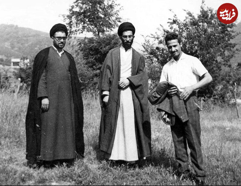 تصویری قدیمی از رهبر انقلاب در 24 سالگی در کنار روحانی اهل لبنان 2