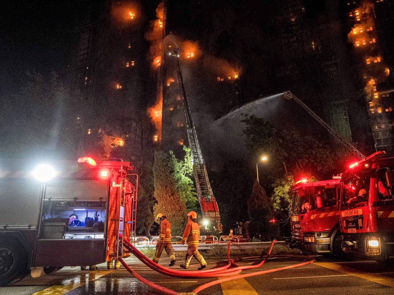 وقوع مرگبارترین آتش‌سوزی در تاریخ معاصر / 65 کشته در آتش سوزی برج‌های هنگ کنگ / علت چه بود؟ 6