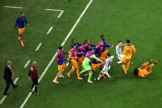 درگیری شدید بین بازیکنان آرژانتین و هلند+عکس
