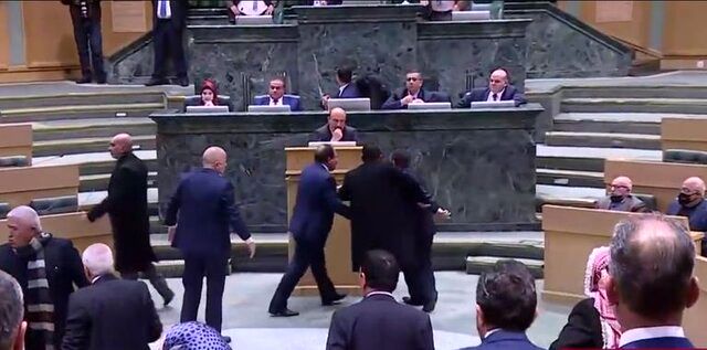 عکس‌هایی از درگیری فیزیکی در جلسه پارلمان اردن