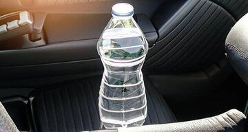 هشدار جدی نسبت به رها کردن بطری آب داخل خودرو!