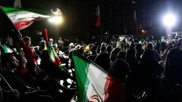 روزنامه اصولگرا: دشمن در حال تبدیل تجمعات خیابانی به محل تسویه حساب های سیاسی است/ گویی یک طرف مدافع کشور است و طرف دیگر مخالف منافع ملی