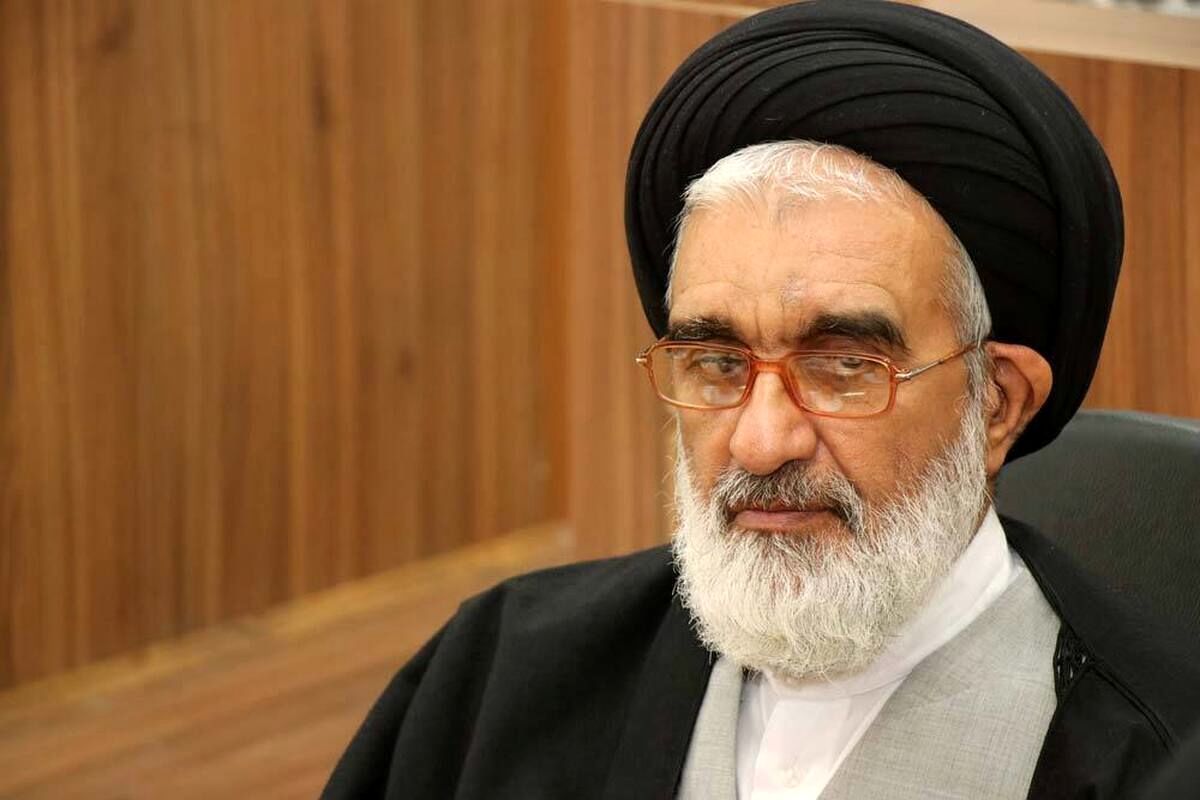 تصویری از امام جمعه قم روی تخت بیمارستان