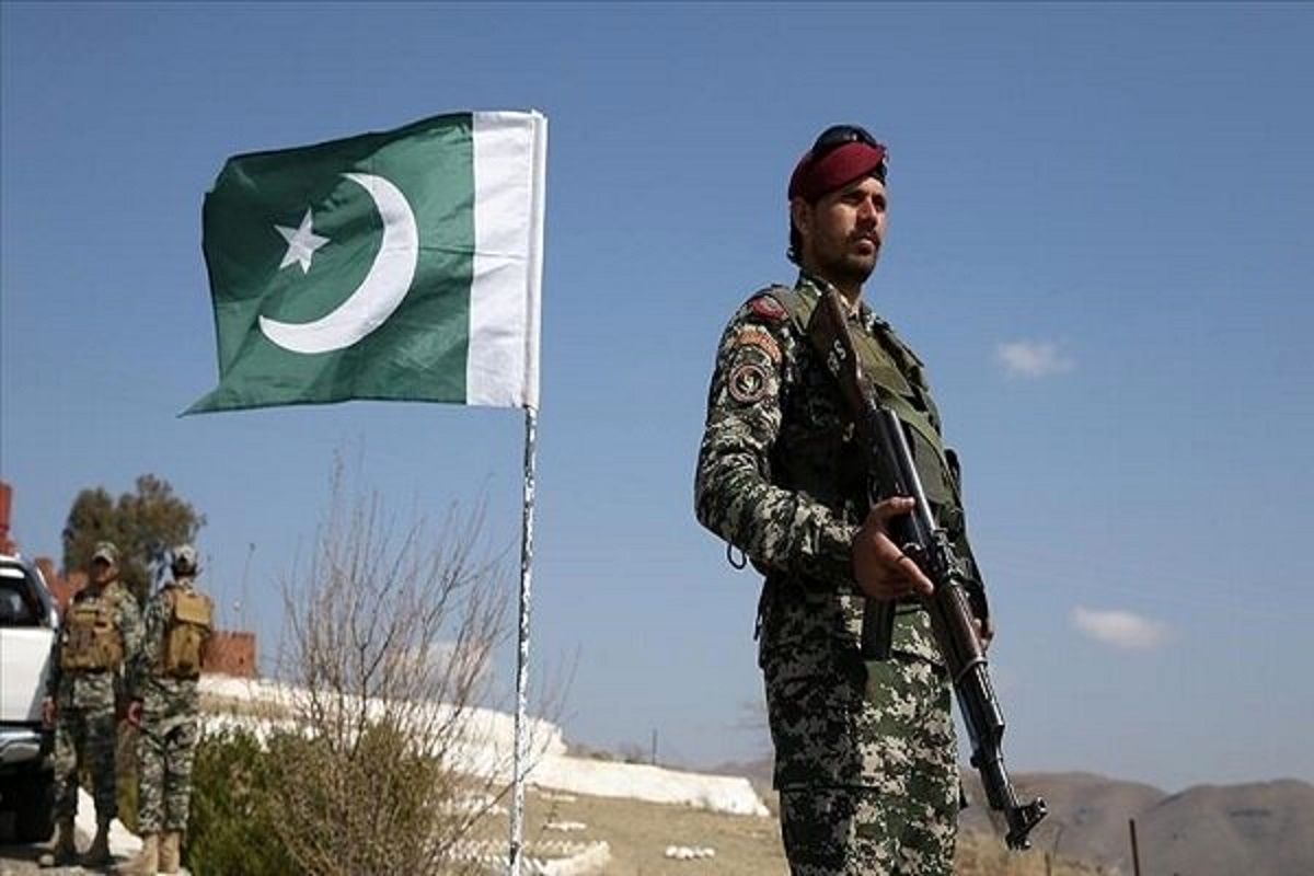 کشتار نظامی‌ها در پاکستان/ افغانستان مسئول است؟