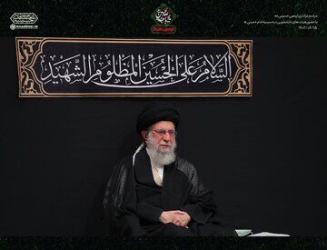 اقامه نماز ظهر روز اربعین به امامت رهبر انقلاب+عکس