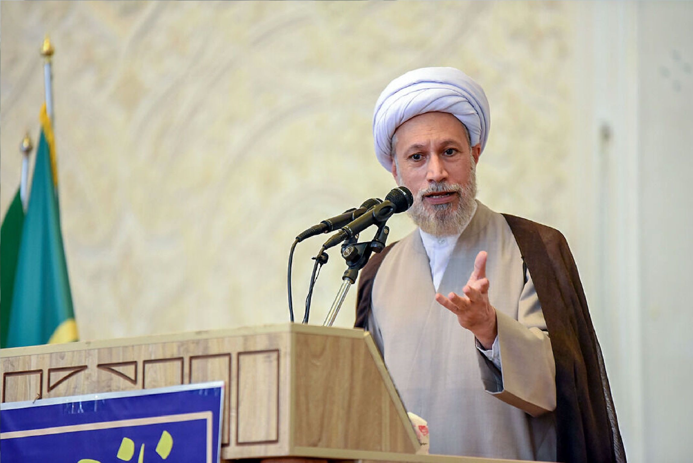 انرژی صلح آمیز هسته‌ای حق ماست و حق هم گرفتنی است