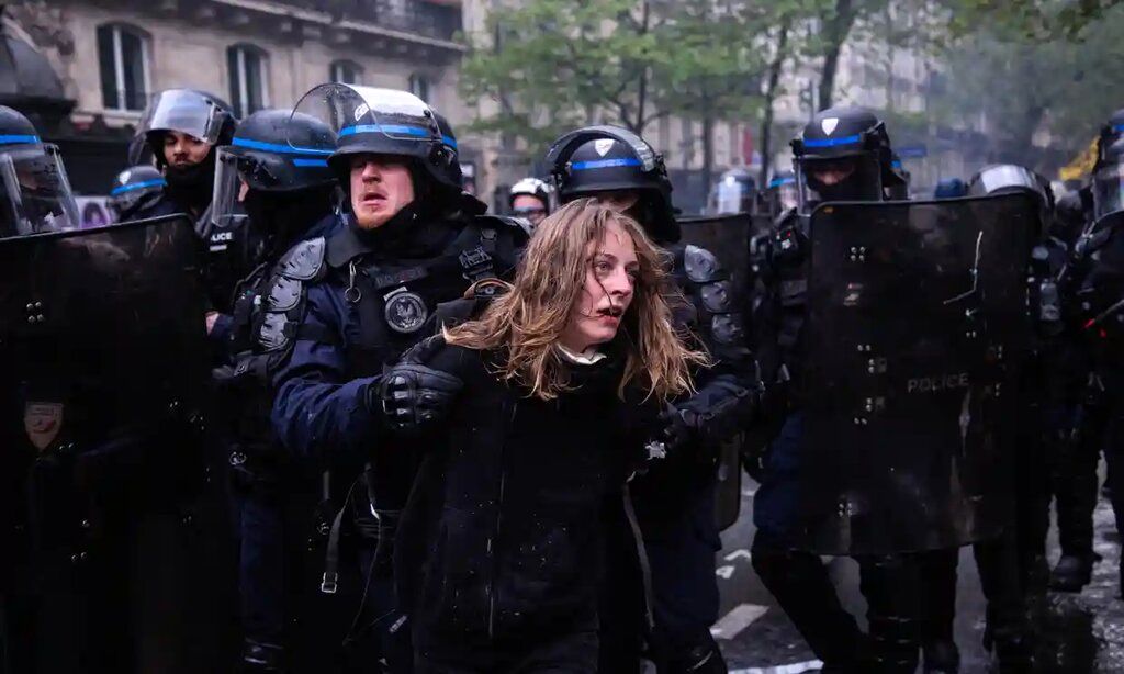 تظاهرات گسترده در فرانسه به خشونت کشیده شد