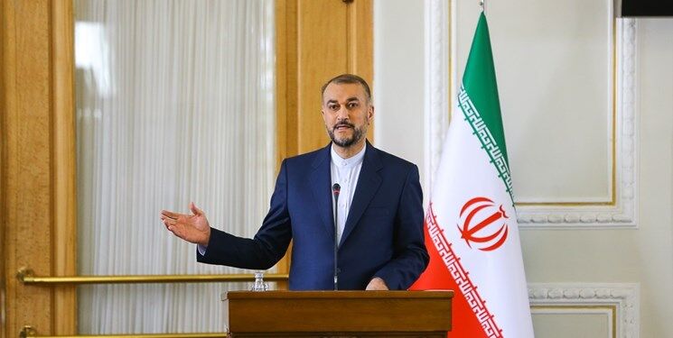 توصیه امیرعبداللهیان به مکرون/  برای رفع تحریم ها ابتکاری از سوی سلطان عمان روی میز است