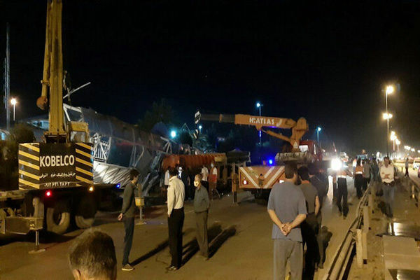 سقوط پل هوایی در اتوبان زنجان - تهران با 7 کشته و مصدوم