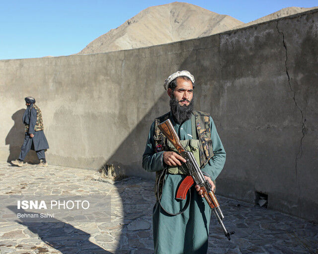 طالبان 12 نفر را در یک ورزشگاه با حضور تماشاگران شلاق زد