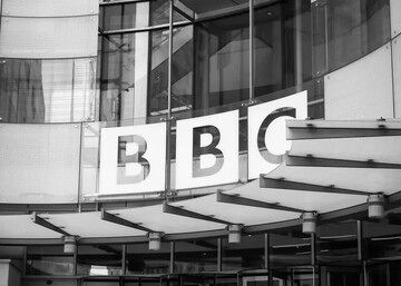 بی‌بی‌سی «ماشین تبلیغات» با اخبار 100 درصد جعلی است