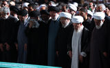 تصاویری از فرزندان رهبر شهید انقلاب در مراسم اقامه نماز 