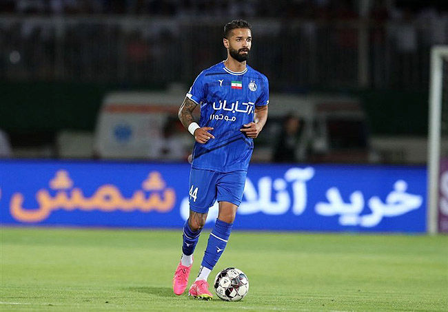 مدافع استقلال سرباز می‌شود؟