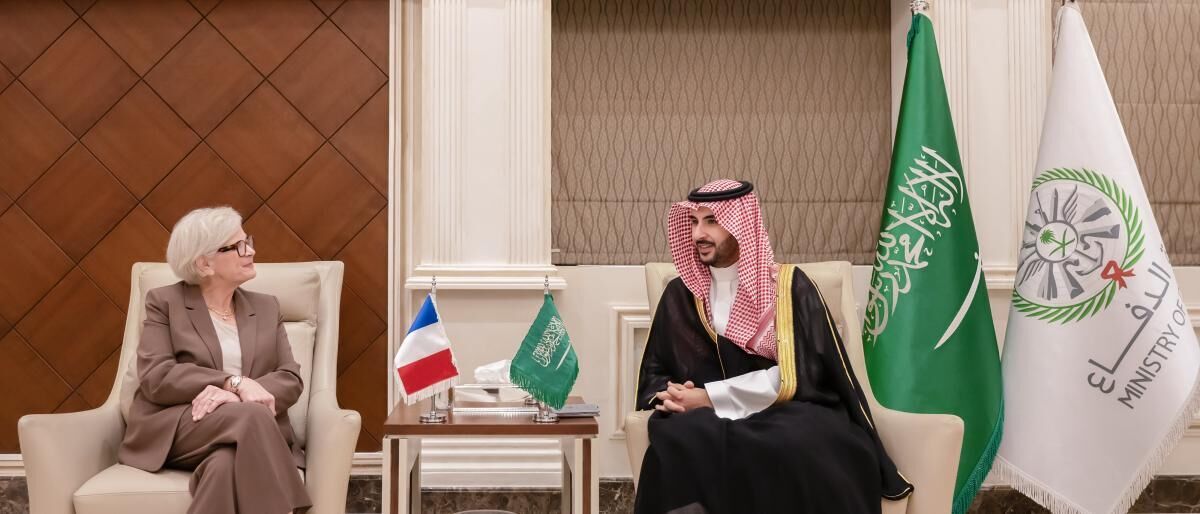 توئیت مهم بن سلمان درباره دیدار با مقام فرانسوی درباره جنگ در منطقه و همکاری‌های دفاعی