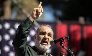 سردار سلامی: دشمنان با ذلت از منطقه فرار کرده اند