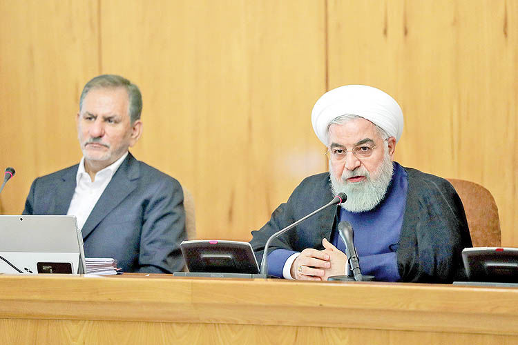 روحانی: باید قیمت ارز را متعادل نگه‌داریم