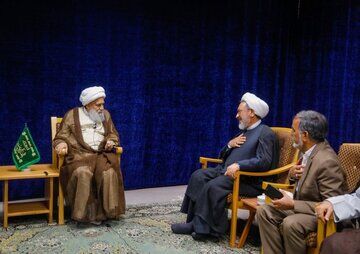 انتقاد یک مرجع تقلید از وضعیت بد اقتصادی مردم/ نگذاریم عده‌ای زیر بار فقر و گرانی از بین بروند