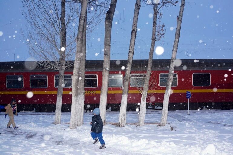توقف قطار تهران - شیراز بخاطر بارش سنگین برف