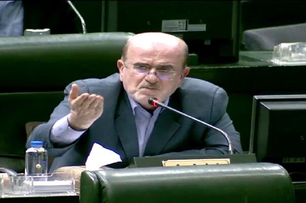 مسئولان نظام از پلتفرم های خارجی استفاده می کنند / اگر قرار است قطع شود باید برای همه قطع شود