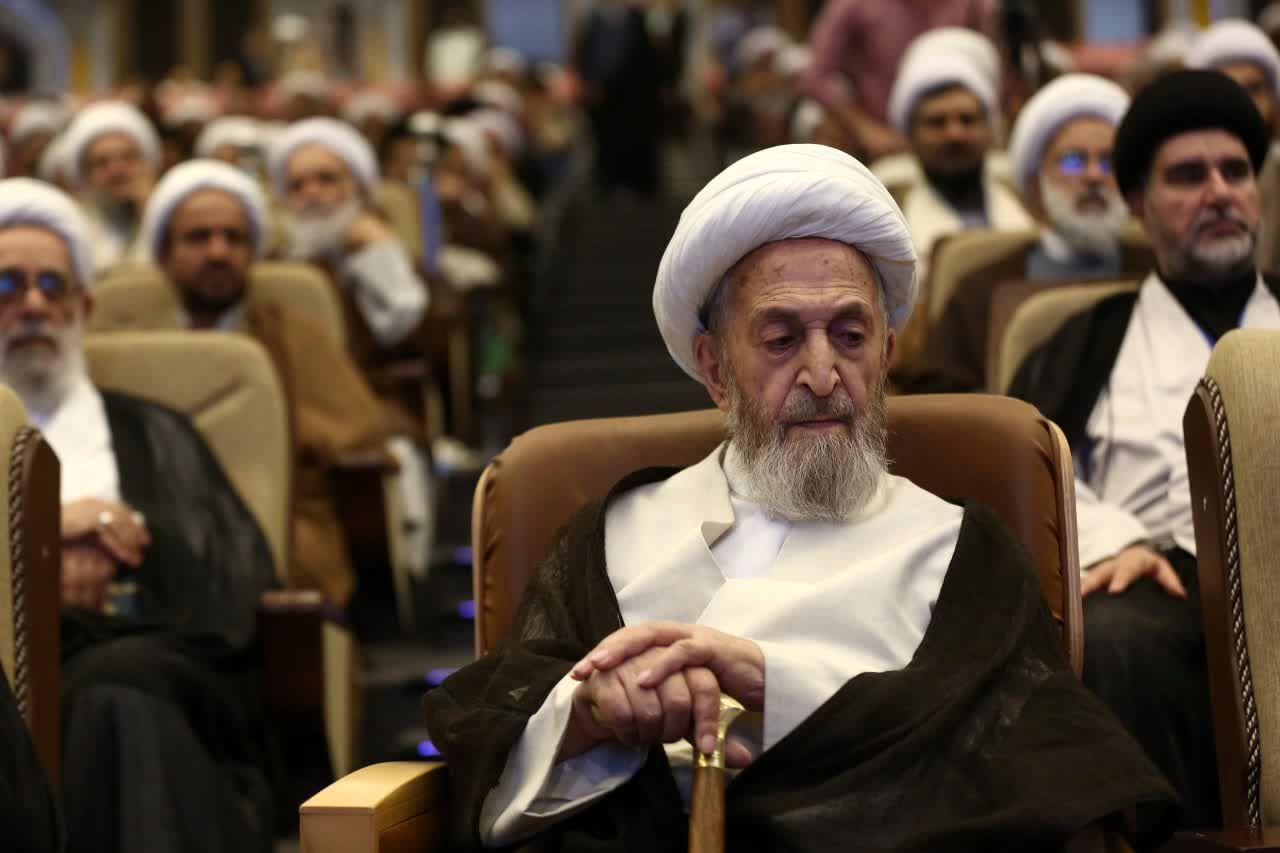  آیت‌الله جعفر سبحانی: هر نوع اهانت به نظام‌جمهوری اسلامی و مقام‌ رهبری نشانه عجز و درماندگی دشمن است