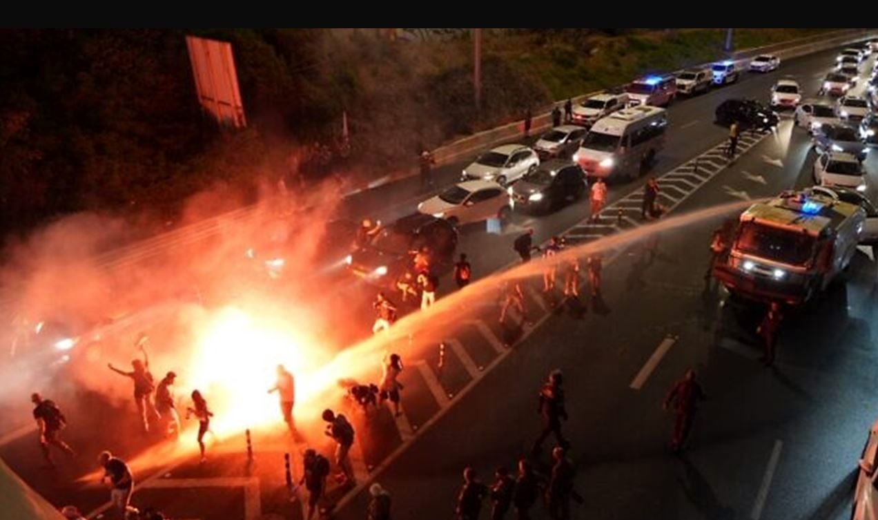 ادامه اعتراضات در تل‌آویو / درگیری شدید پلیس با معترضان