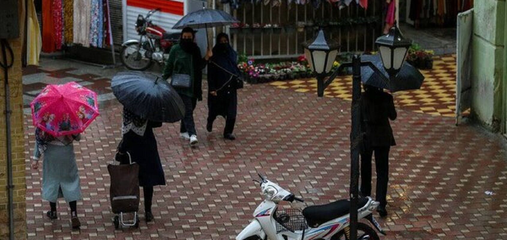 رگبار و وزش باد شدید در راه تهران/ دما افزایش می یابد