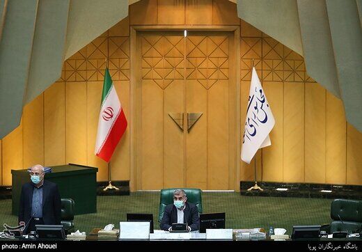 پیشنهاد نمایندگان برای افزایش هر ۶ ماه حقوق کارگران