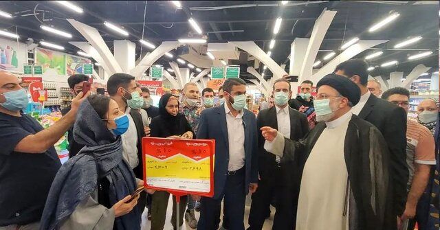 حضور رئیس‌جمهور در یکی از مراکز اصلی توزیع مرغ تهران+عکس