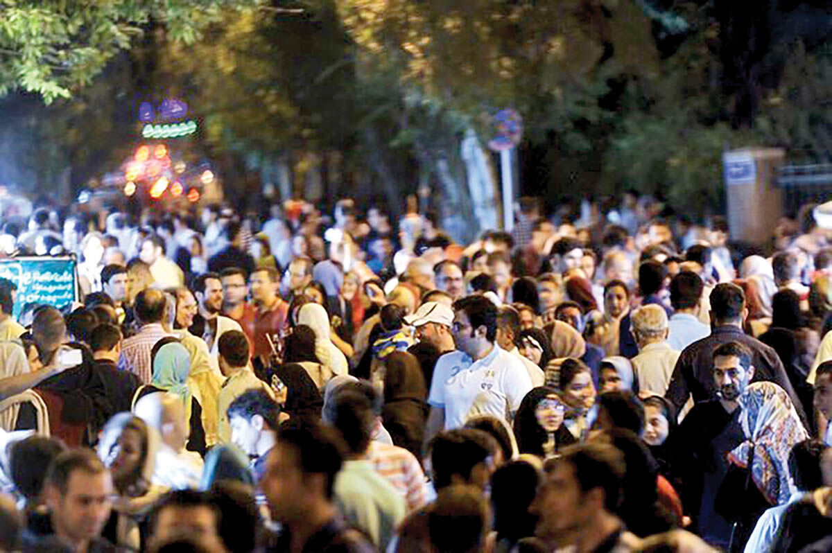 جامعه ایران سر پا است؛ فرونمی‌پاشد