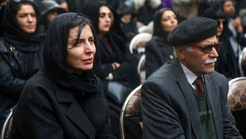 گریه بی امان لیلا حاتمی در مراسم تشییع بیتا فرهی+ فیلم 
