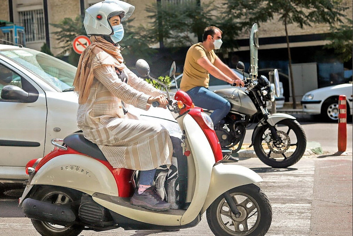 حناچی: چه فرقی می‌کند بانوان روی موتور جلو بنشینند یا عقب؟ + فیلم