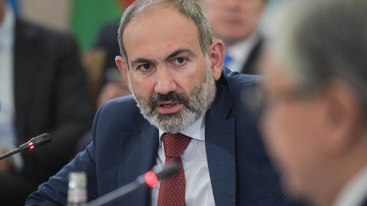 وزیر دفاع ارمنستان برکنار شد