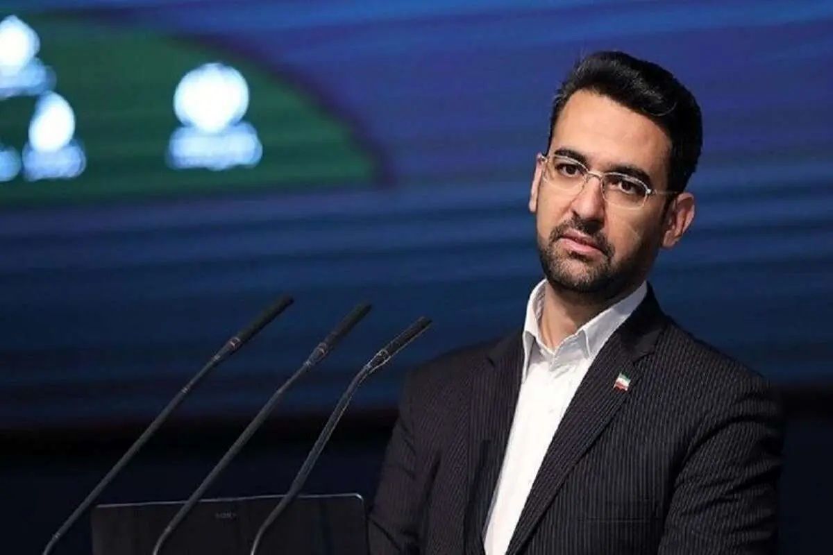 آذری جهرمی: دولت آمریکا از دادههای واتساپ استفاده جاسوسی میکند/ لیست واردکنندگان تلفن همراه را منتشر کردم، در دولت دعوا شد!