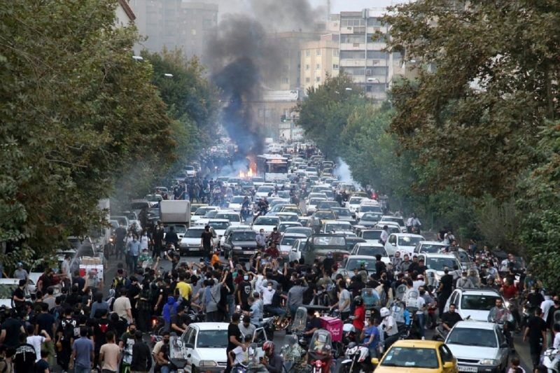 موشکافی حوادث 1401/چشمان تاریخ خیره به هیئت رئیسی