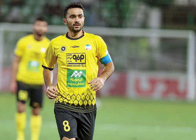 هافبک ملیپوش سپاهان خانهنشین شد