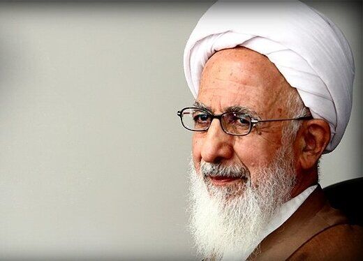 آیت الله جوادی آملی: مردم را کمیته امدادی اداره کردن ننگ است!
