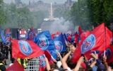 فوتبالی‌ها پاریس را به آشوب کشیدند/ جشن قهرمانی پاری‌سن‌ژرمن به شورش سراسری تبدیل شد