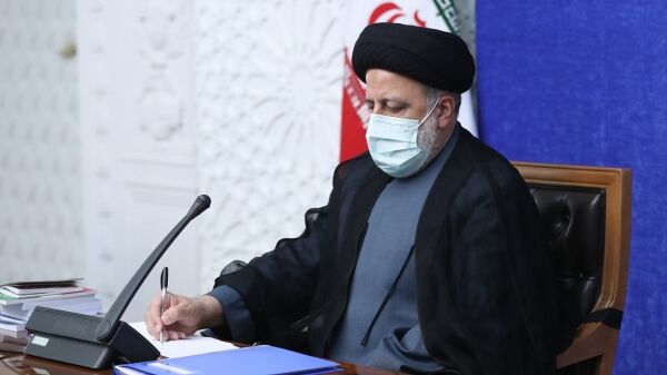 رئیس جمهور درگذشت آیت‌الله فقیه نی‌ریزی را تسلیت گفت