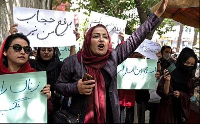 اعتراض زنان افغان به حکم "برقع" طالبان