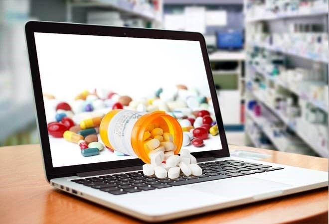 بررسی افت درآمد داروخانه ها به دلیل افزایش فعالیت داروخانه های آنلاین   