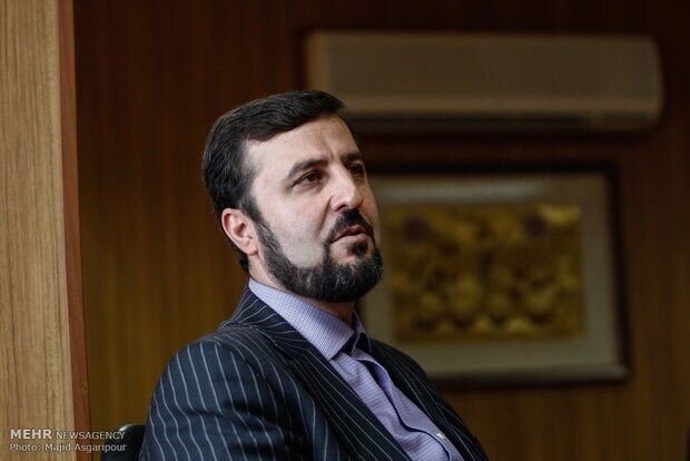 غریب آبادی به رئیسی و قالیباف نامه نوشت