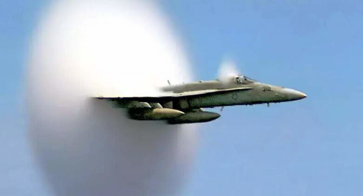 شکستن دیوار صوتی در آسمان عراق توسط هواپیمای ناشناس‌