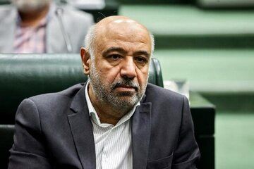 امضای خونین 25 نماینده پای استیضاح میدری با استامپ قرمز!/ نماینده مبارکه: هرکس امضایش را پس بگیرد نامش را افشا می کنیم