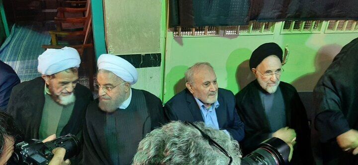 سیدمحمد خاتمی و حسن روحانی در مراسم مادر همسر سیدحسن خمینی
