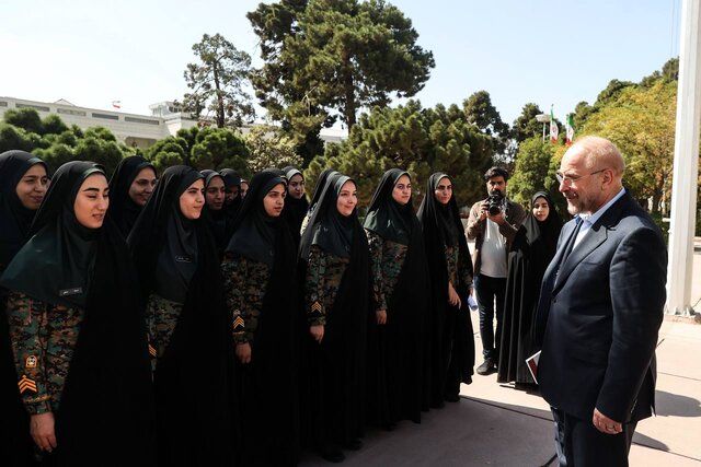  دیدار جمعی از نیروهای زن پلیس با قالیباف