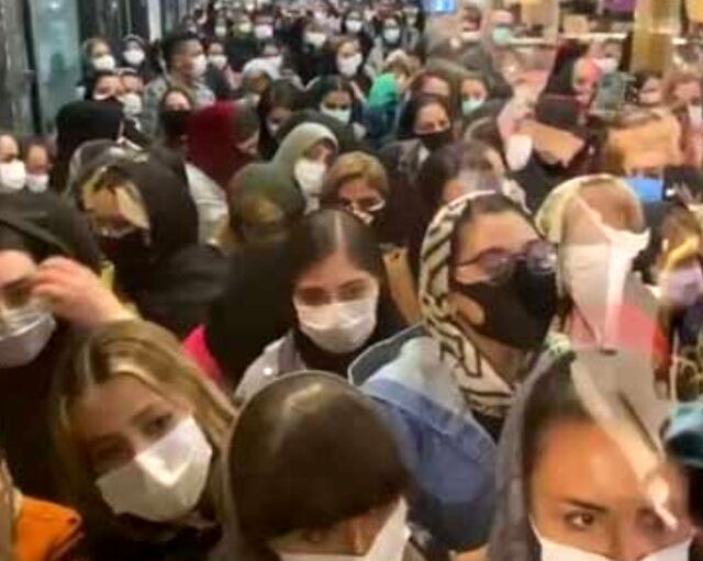 پلمب و جریمه نقدی مجتمع تجاری متخلف حاشیه ساز در فضای مجازی 