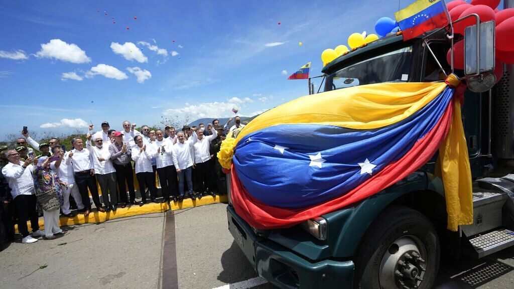 بازگشایی مرزهای کلمبیا و ونزوئلا پس از ۷ سال