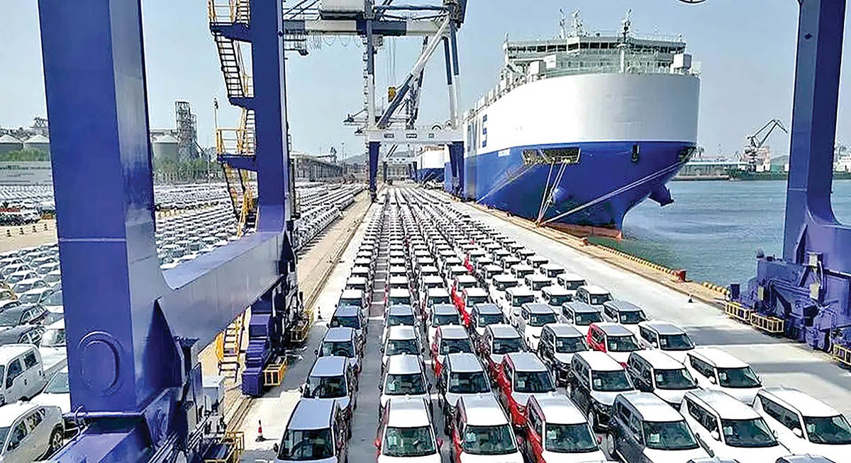 ضعف عملکرد  وزارت صمت در بخش  واردات خودرو