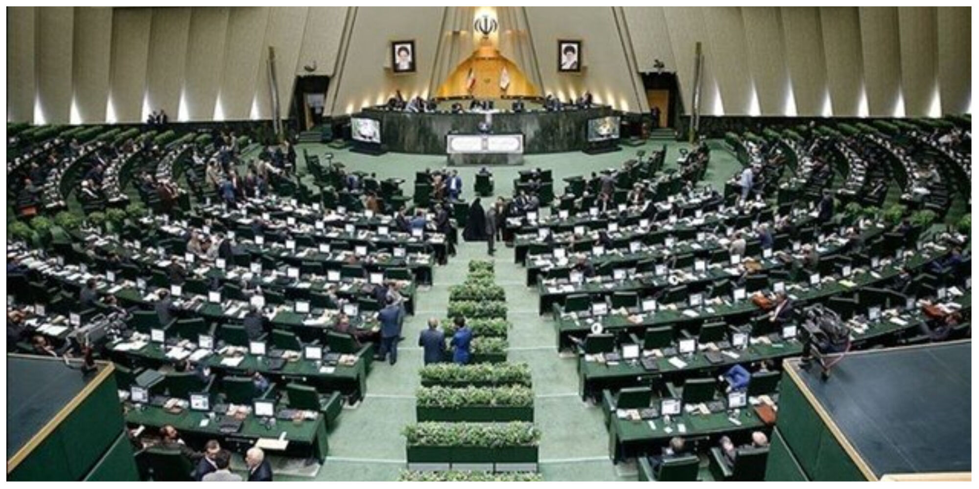 راهپیمایی نمایندگان و قالیباف مقابل مجلس / عکس 