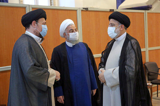 عکسی از گفتگوی سه نفره رئیسی، روحانی و سیدحسن خمینی